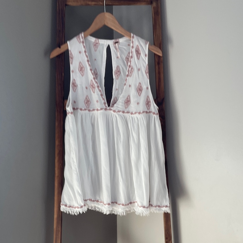 FREE PEOPLE SLEEVELESS DIAMOND
EMBROIDERED TOP - Picture 3 of 14